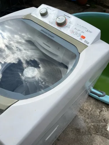 Vendo máquina de lavar roupa Brastemp 11 semi nova