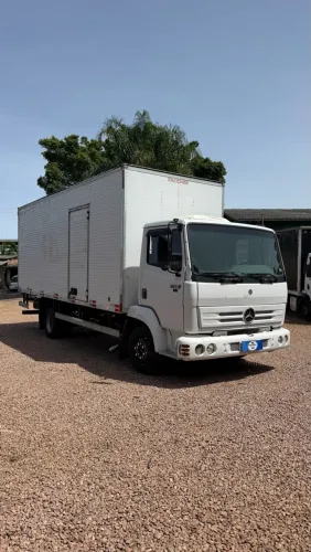 MB 914C Ano 2000 com Baú de 6,20m