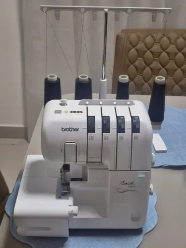 Máquina de Costura Overloque Brother Lock 2104D