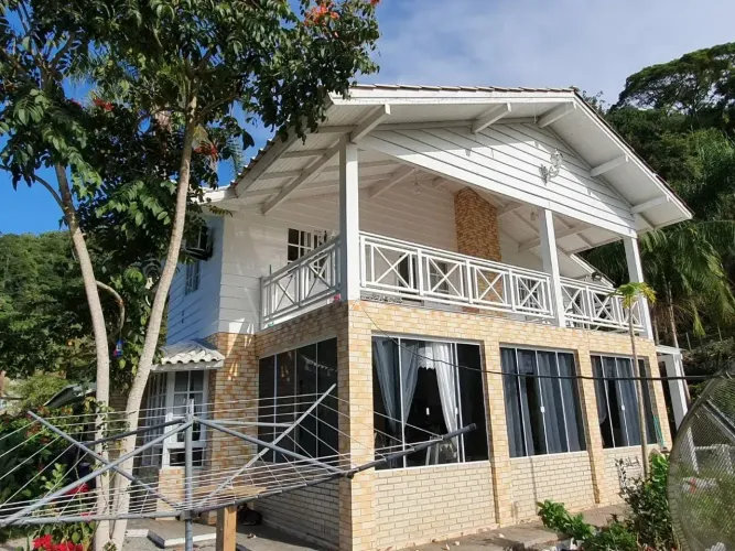 Sitio com linda casa em Santo Amaro da Imperatriz!