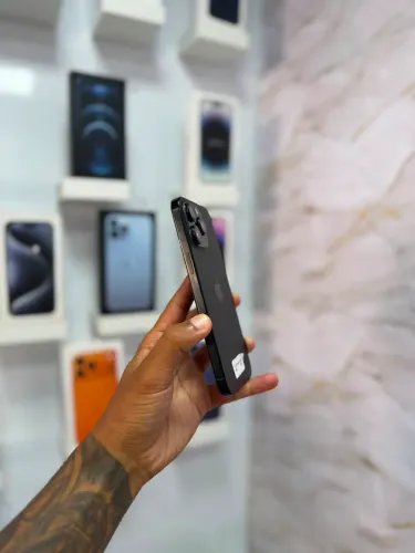 iPhone 16 Pro Max - 256GB  ? 5.599