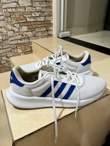 Tênis adidas 