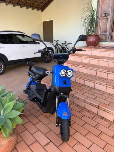 Scooter Elétrica Plug and Move PAM14
