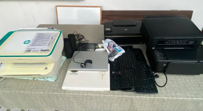 Lote de Sucata de Informática / Eletrônicos para Peças ou Conserto
