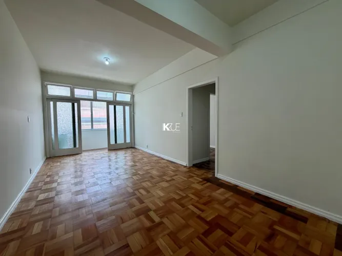 Apartamento amplo, 02 dormitórios para alugar no Centro, Florianópolis SC