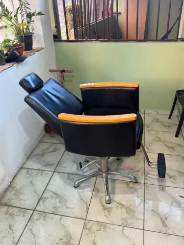 Vendo cadeira de barbeiro