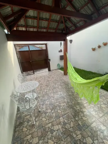 Casa no bairro Parque Real com suíte principal com ar condicionado e um quarto.