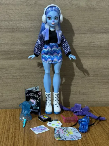 BONECA MONSTER HIGH G3 ABBEY FEARBOOK