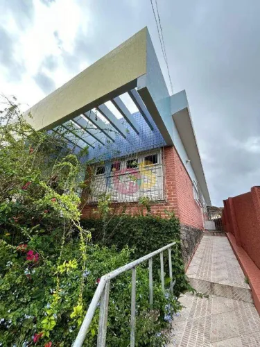 VENDO CASA DE ALTO PADRÃO COM POTENCIAL DE DESMEMBRAMENTO
