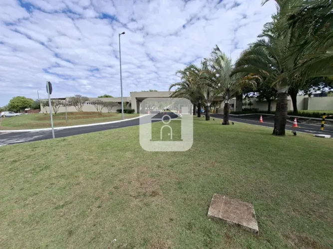 Casa em condomínio para locação no bairro Nova Uberlândia