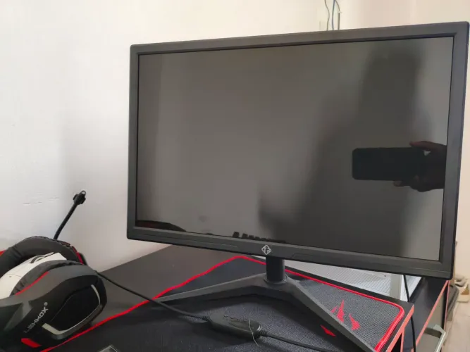 Monitor 19" Tronos TRS-HK19WY - HDMI/VGA - Seminovo