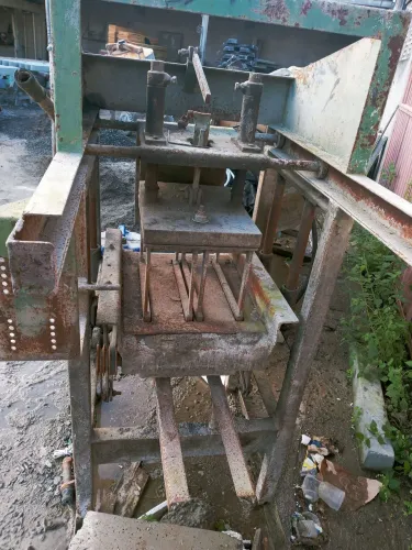 Aquina para produçao de premoldados