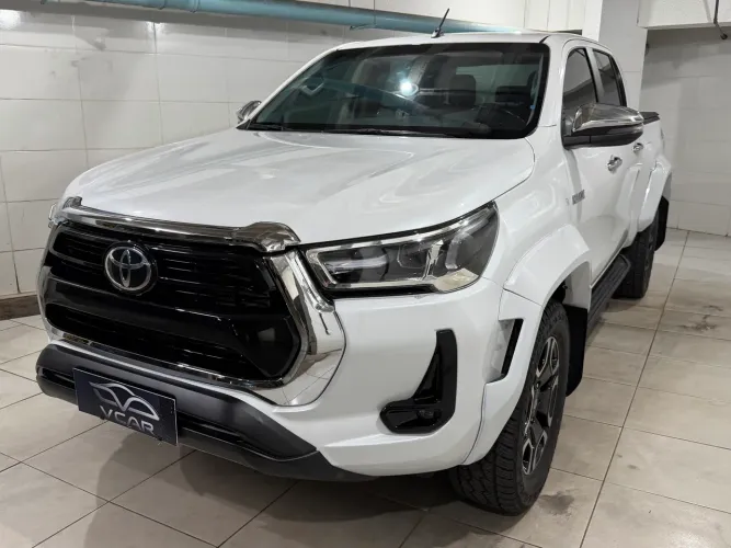Toyota Hilux CD SRX Plus 4X4 2.8 TDI Die. Aut. 2024