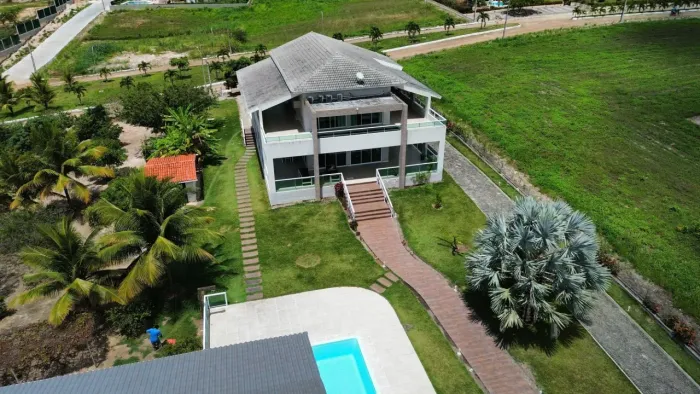 CASA COM ÁREA DE 5 MIL,M², E USINA SOLAR A VENDA