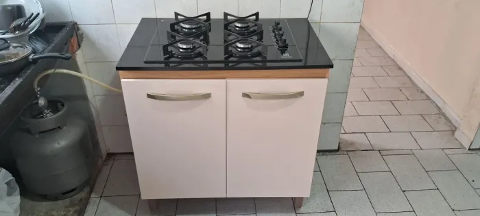 Vende-se um fogão cooktop com a bancada