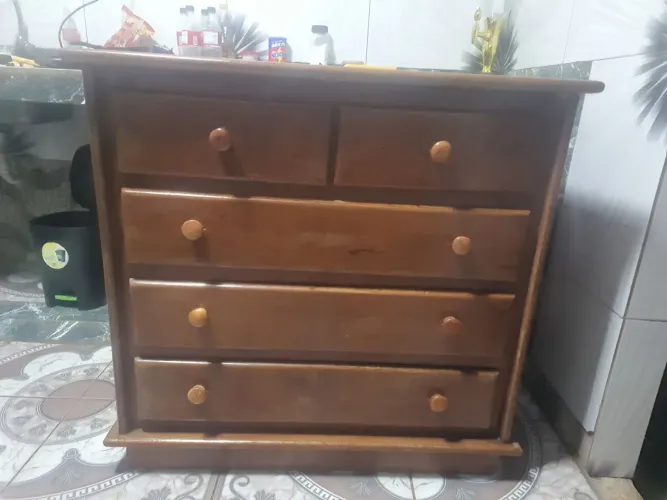 Linda comoda de madeira