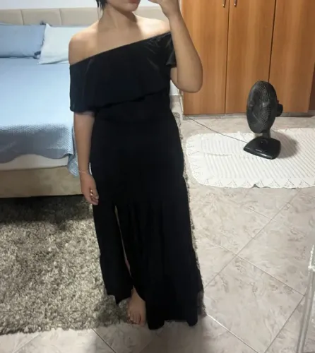 Vestido Preto Longo Hug Me - Modelo Ombro a Ombro, Perfeito para Eventos