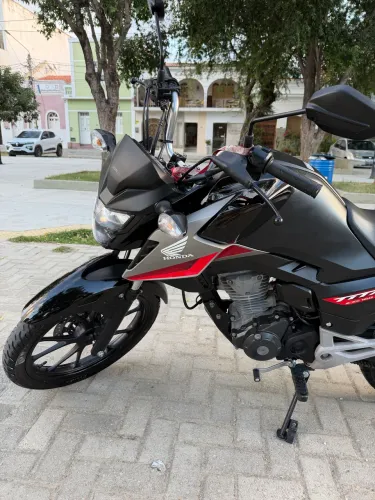 Honda CG160 Titan preta 2025