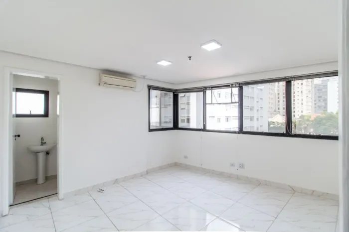 Sala comercial na Rua Doutor Albuquerque Lins, 635 - Conjunto 43 52 m²