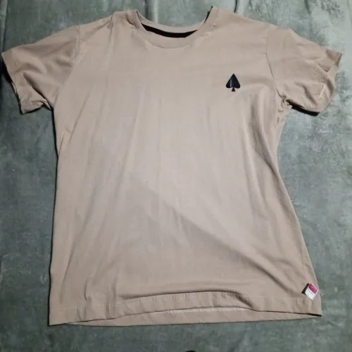 Camisa Com Simbolo De Espadas. (Preço Negociável).