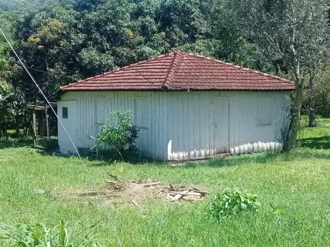 vende-se chácara 20.000m² com casa simples, represas, 3 estufas poço artesiano