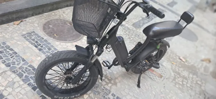 Bike leve cruiser em bom estado.