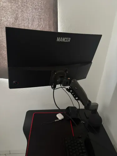 Monitor Gamer Mancer Valak Z186,23.8 ,va,curvo,fhd,1ms,180hz + braço articulado
