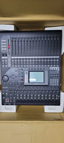 Mesa de som Yamaha 01v96i