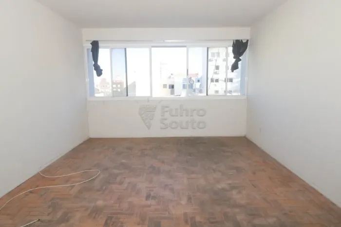 Apartamento de 3 dormitórios com 108 m² no Centro de Pelotas, próximo à Faculdade de Direi