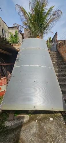 Toldo estrutura metálica e policabornato alveolar
