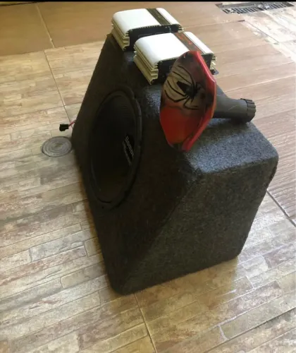 Acessórios de som automotivo