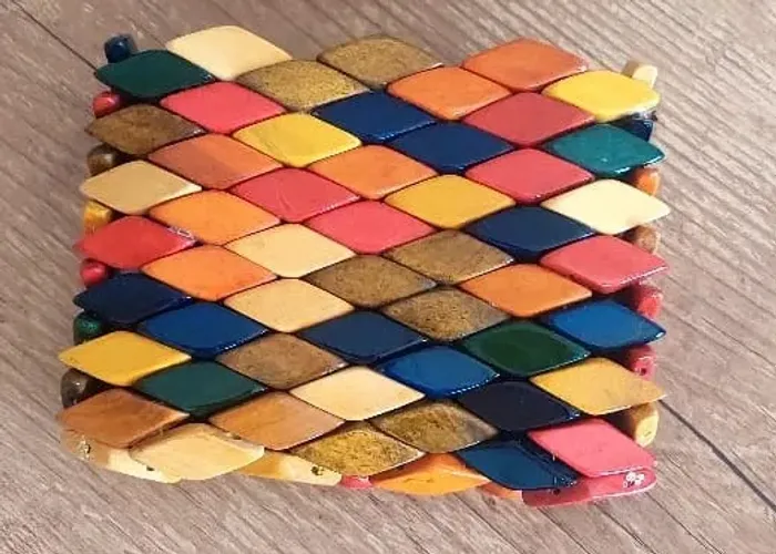 Bolsa Carteira ou Porta-Moedas Artesanal em Madeira Colorida