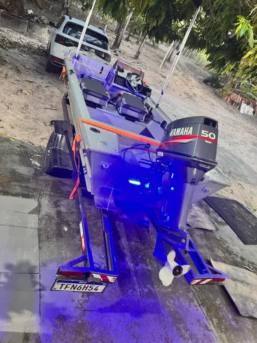 Lancha 16 pés com motor Yamaha 50hp
