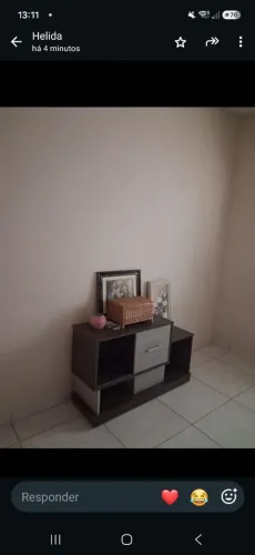 Alugo quarto mobiliado pra moça universitária 