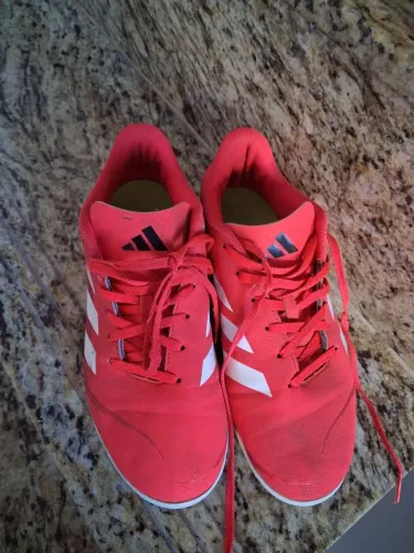 Chuteira society original Adidas tamanho 39