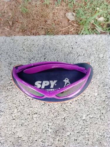 Óculos de sol raiban yspay cor roxo cemi novo so pega e usar troca por celular valor 200