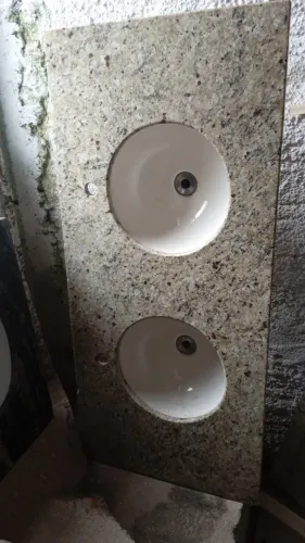 Bancada de granito com 2 Cubas para banheiro