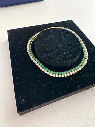 Riviera esmerada e zircônia