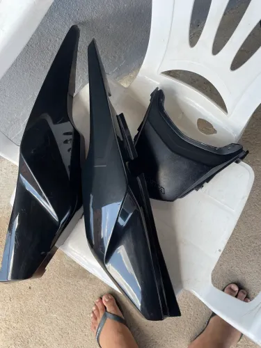 Vende-se carenagem traseira original da160
