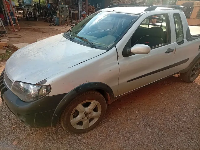Fiat Strada Trekking 1.8 MPI Flex 8V CE 2005