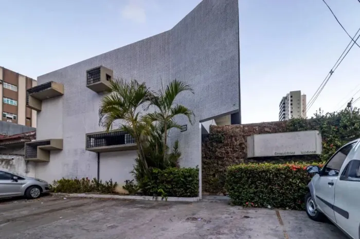 Casa comercial com 8 quartos para alugar Espinheiro