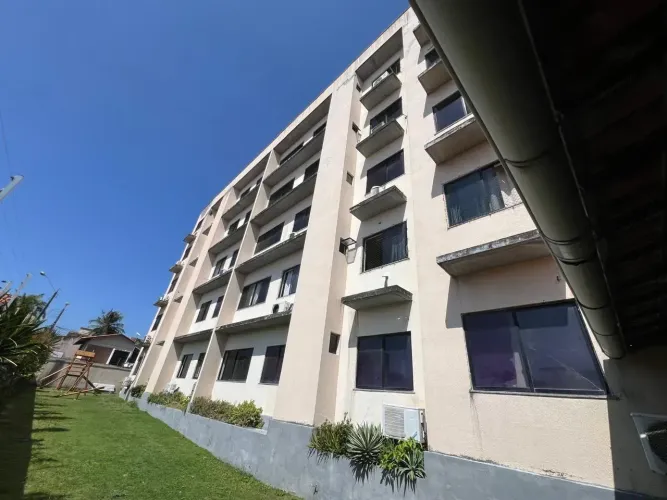 Apartamento com 120m2, 03 suítes, ampla sala, próximo ao Farias Brito.