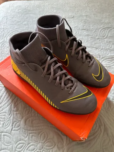 Chuteira Society Nike Mercurial 
