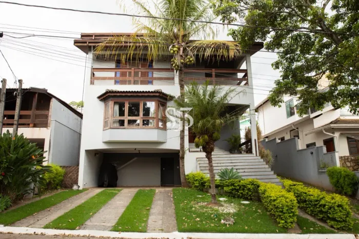 Linda casa em condomínio de alto padrão em Louveira-SP