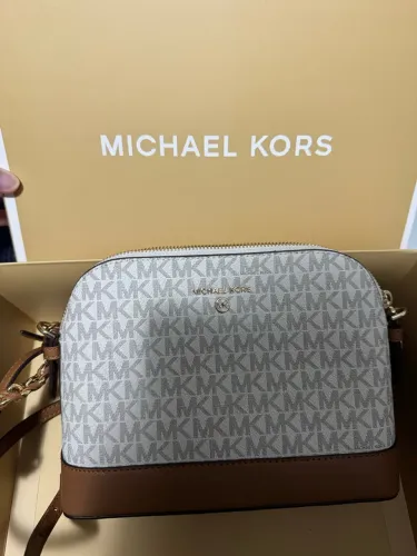 Bolsa Michael Kors transversal Jet Set de couro em excelente estado.