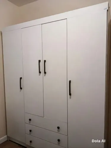 Guarda roupa de casal seminovo entrega desmontado montagem por conta do comprador.