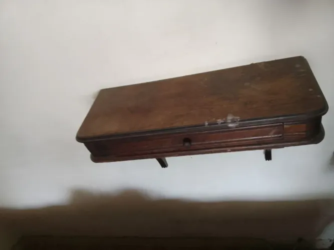 Penteadeira de Madeira Trabalhada de Lei