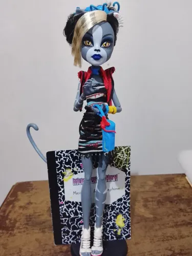 Vendinha Monster high purrsephone zombie shake