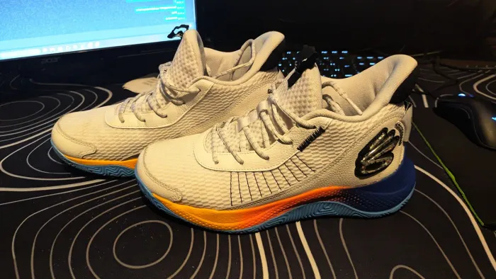 TÊNIS DE BASQUETE UNDER ARMOUR CURRY 327