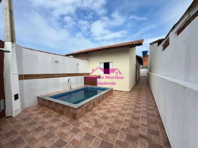 CASA NOVA COM PISCINA Á VENDA EM MONGAGUÁ